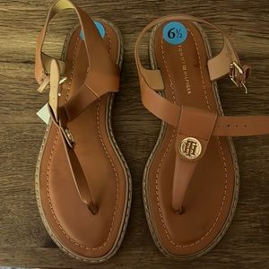 NWT Tommy Hilfiger size 6.5 sandals brown/ gold